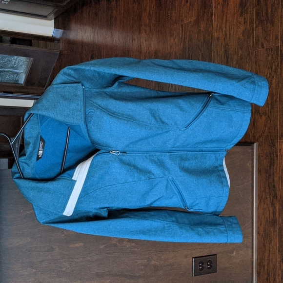 North Face Teal Softshell Jacket - Picture 2 of 9